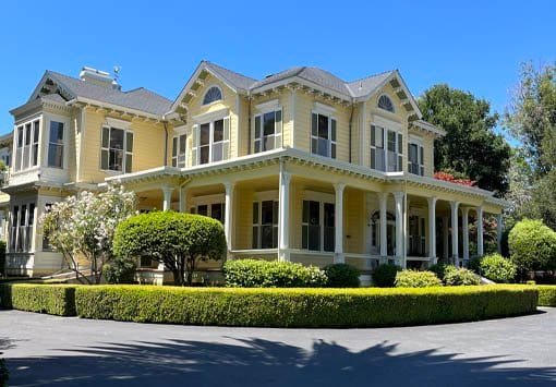 Vieew from the outside of Menlo Park Perfect Workout Studio