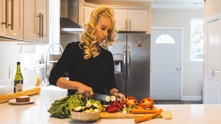image of Georgette preparing a healthy meal